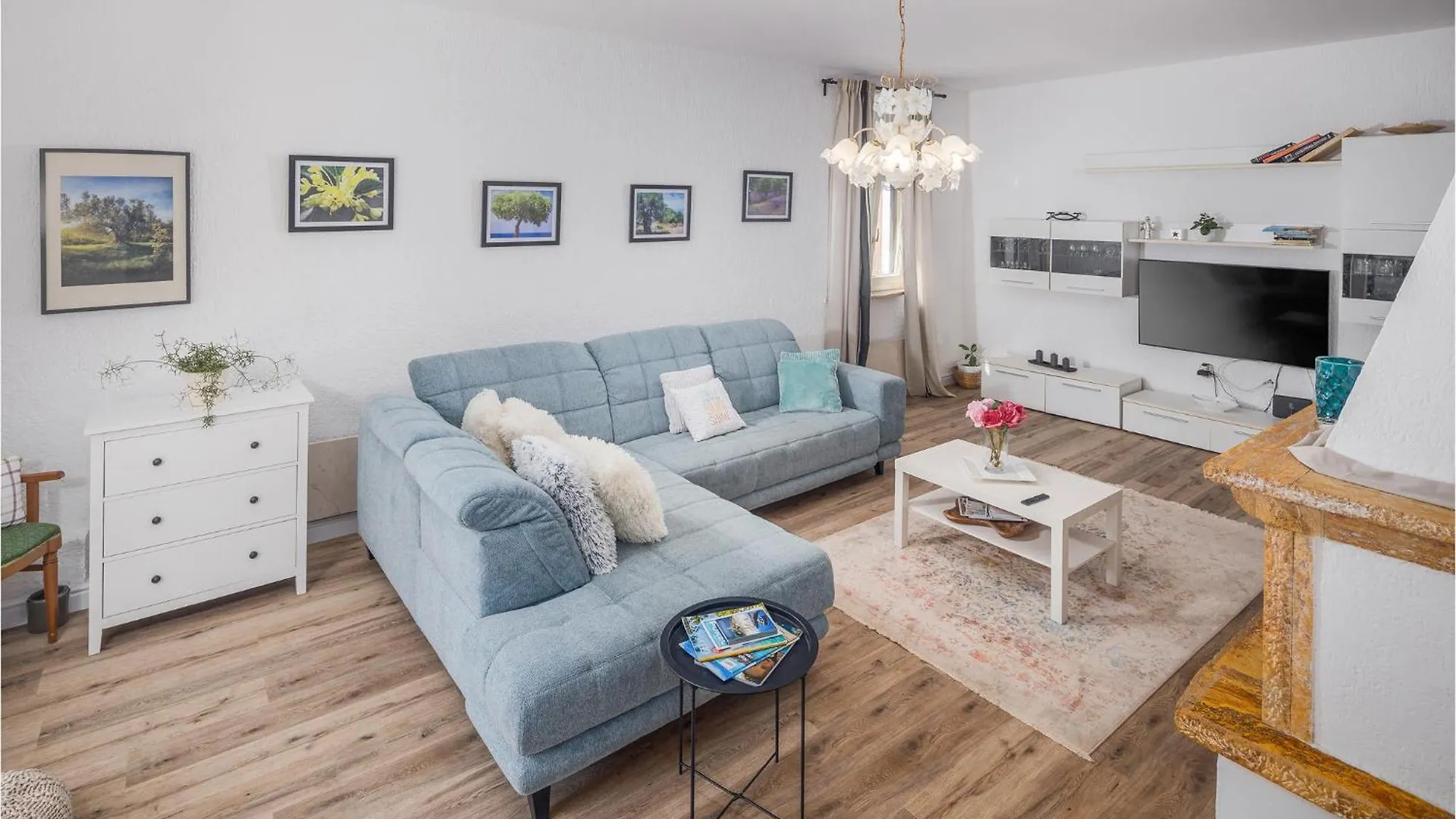 4 Bedroom Stunning Home In Žbandaj 0*,  Croácia