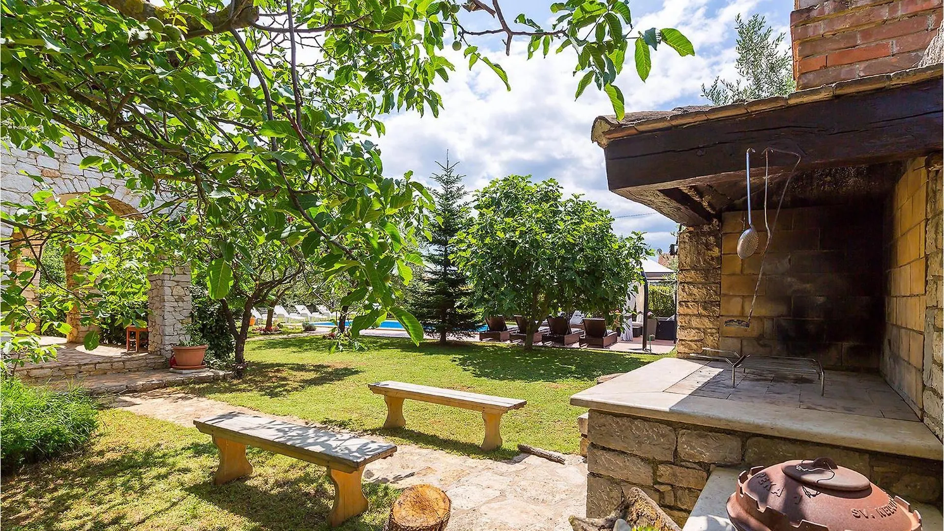 4 Bedroom Stunning Home In Žbandaj